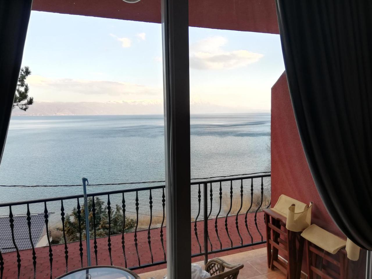 Villa Eros Apartments Struga Bagian luar foto